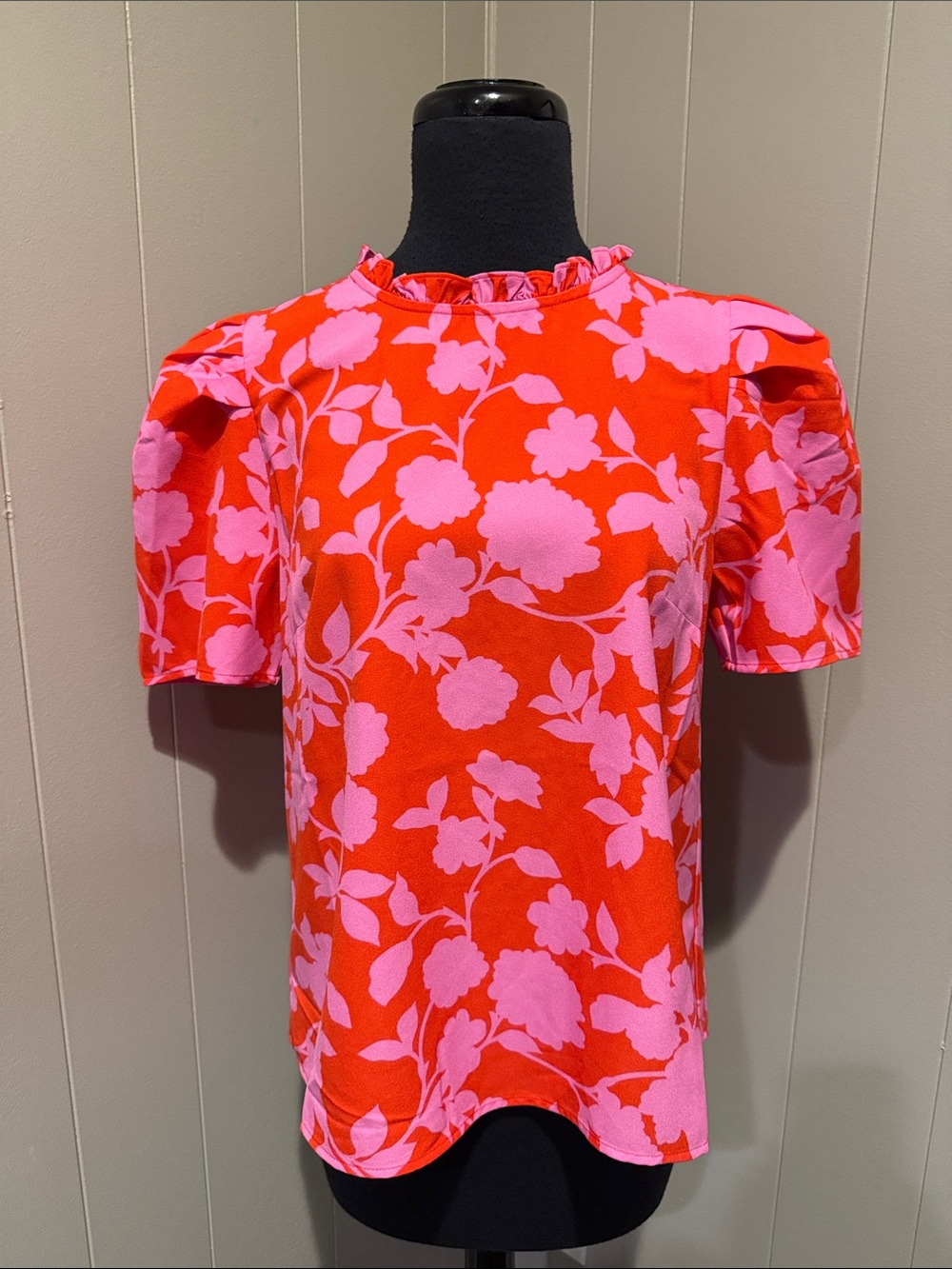 Sugarlips Women’s Small Red and Pink Floral Ruffle Neck Short Sleeve Top